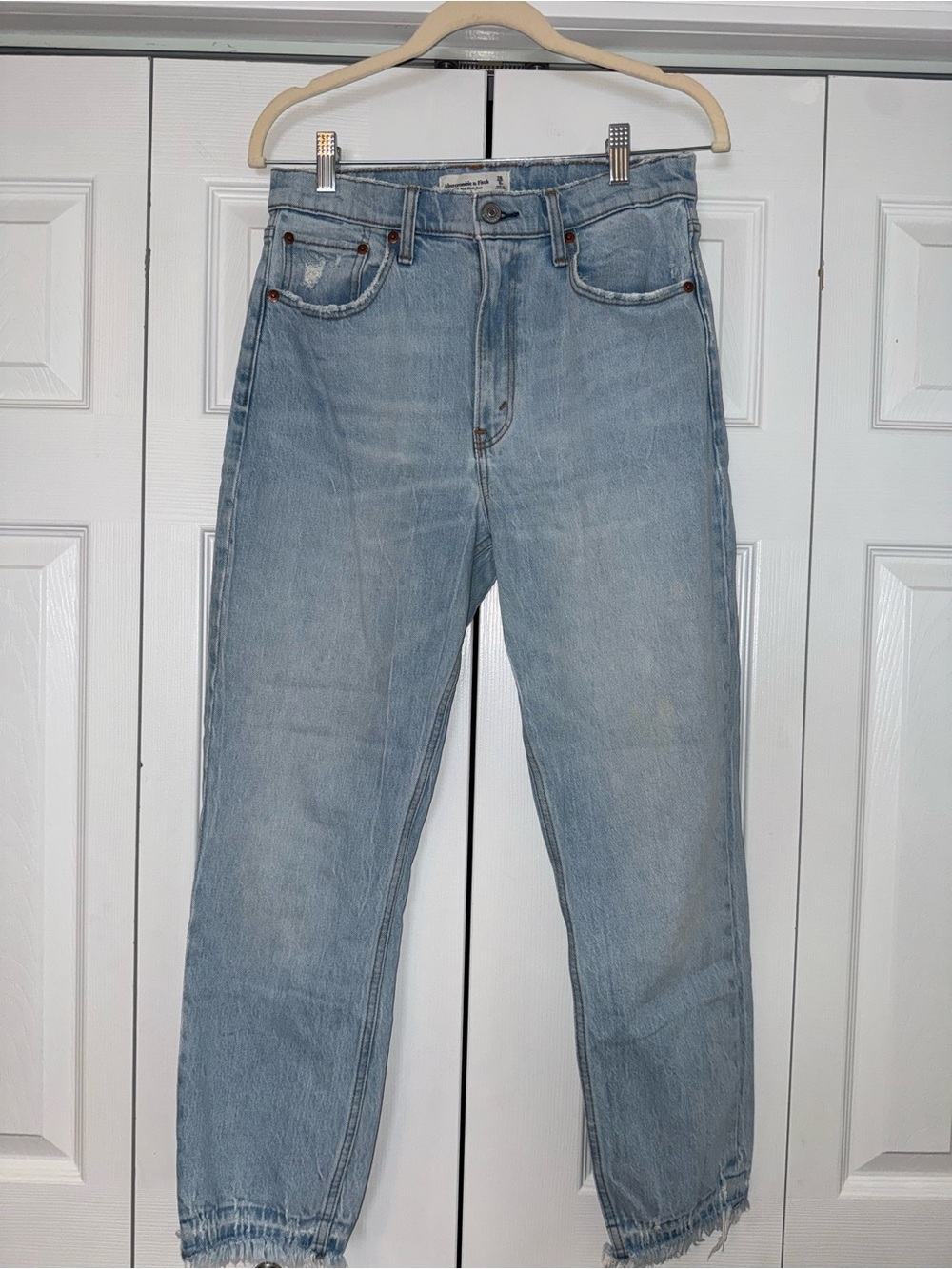 Abercrombie & Fitch Women’s High Rise Mom Jean Denim Light Wash Frayed